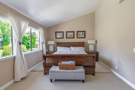 Escape To Carmel Valley Tranquil Outdoor Space Holiday home